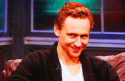 Tom Hiddleston, evil grin